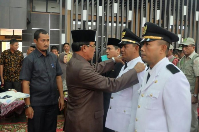 HM Wardan Lantik 13 Pejabat Pemkab Inhil