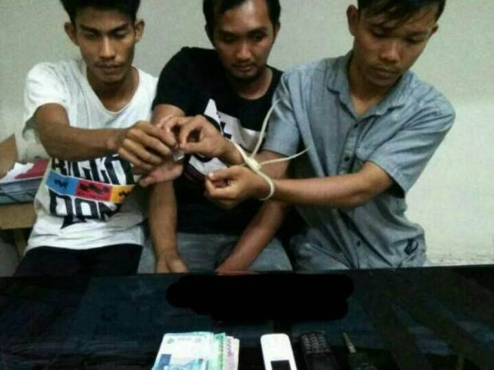 Tiga Pria Ini Dibekuk Usai Transaksi Sabu