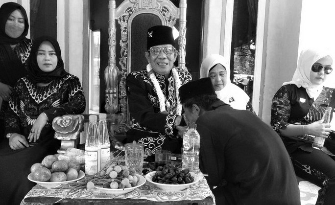 Terobsesi Dunia Kerajaan, Seorang Pria Ngaku Raja di Pandeglang