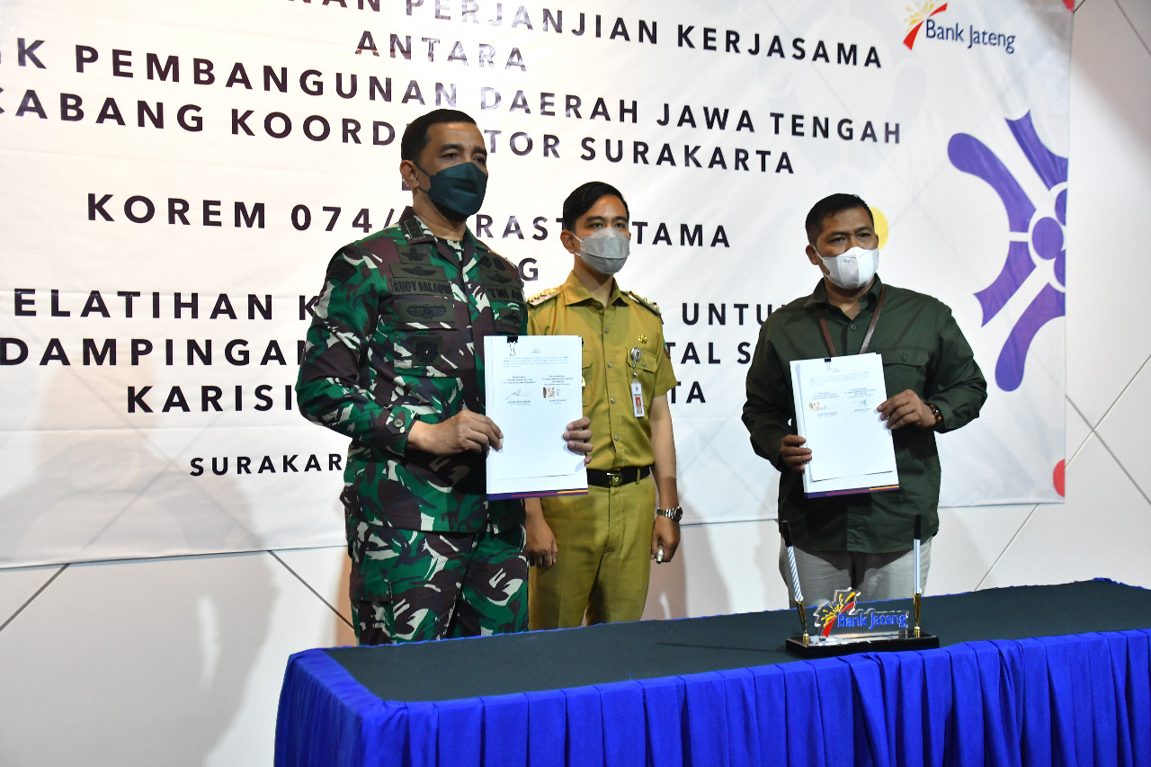 Korem 074/Warastratama Bersenergi dengan Bank Jateng, Beri Pelatihan UMKM Digital Kepada Babinsa