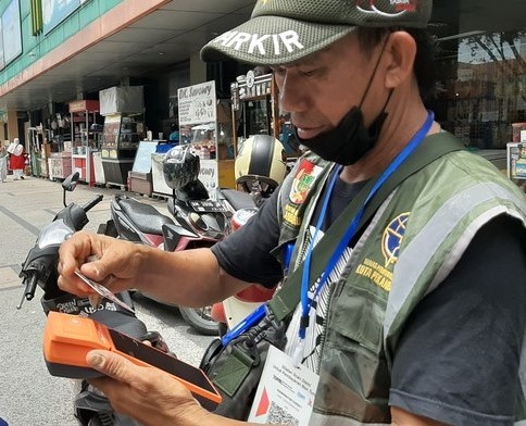 Hari Ini Pekanbaru Mulai Terapkan Parkir Nontunai di 5 Titik