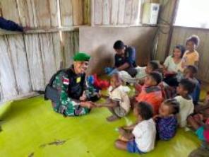 TNI Periksa Kesehatan Anak-Anak Di Perbatasan Papua, Cegah Penyakit Filariasis