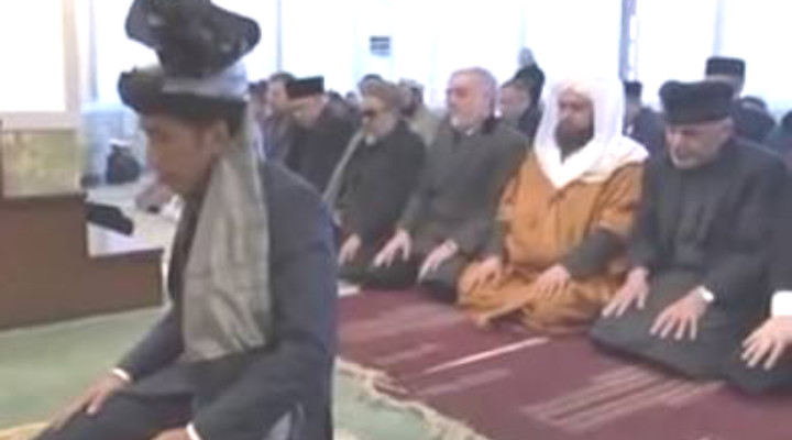 Jokowi Imami Salat Berjamaah Pejabat Afghanistan