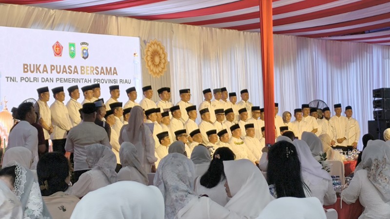 Buka Puasa Bersama Polda Riau, 50 Anak Yatim Terima Santunan