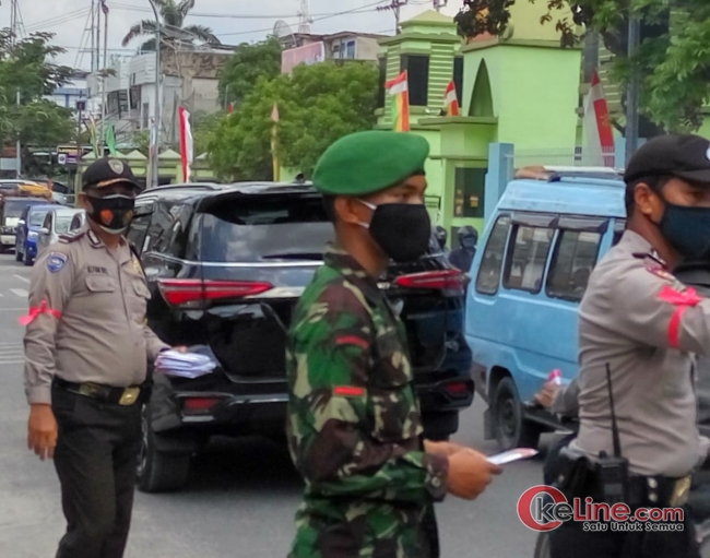 Sampena Hari Kesehatan Nasional, Gabungan TNI-Polri, Ormas dan Kader Kelurahan Bagi Masker 