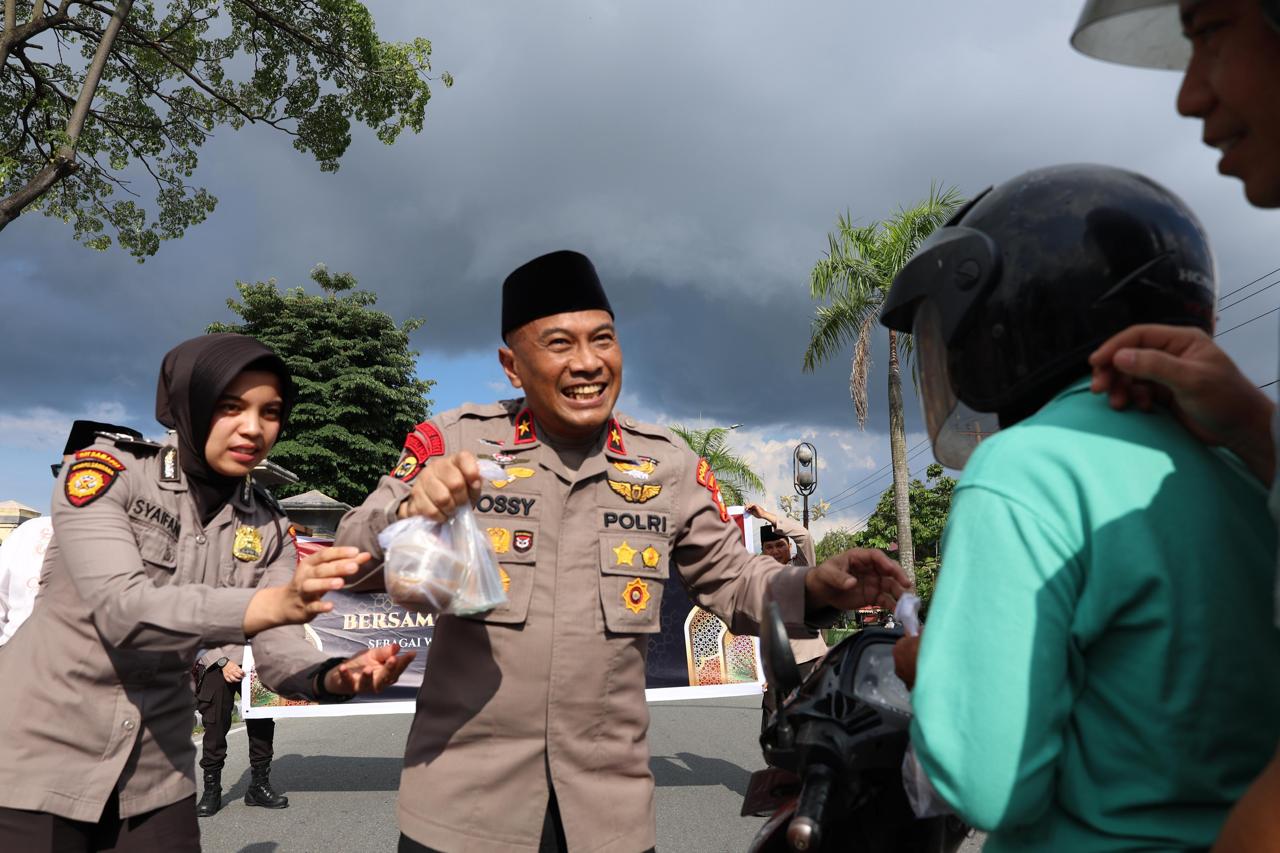 Kapolda dan Wakapolda Riau Bagikan Takjil dan Buka Puasa Bersama Insan Pers