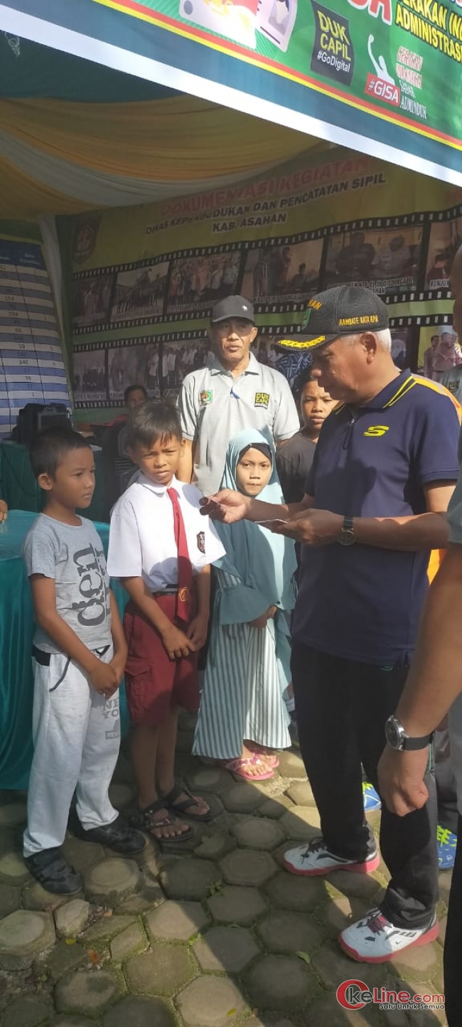 Serahkan Kartu KIA, Ini Kata Bupati Asahan