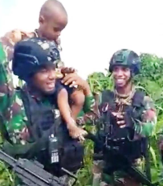 Yang Nonton Video Viral Satgat TNI di Papua Ini Bakal Merinding