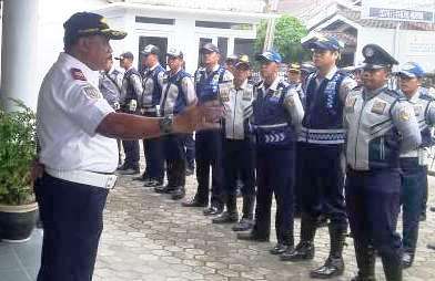 Kepala UPTD Parkir Pekanbaru Himbau Tukang Parkir Tertib