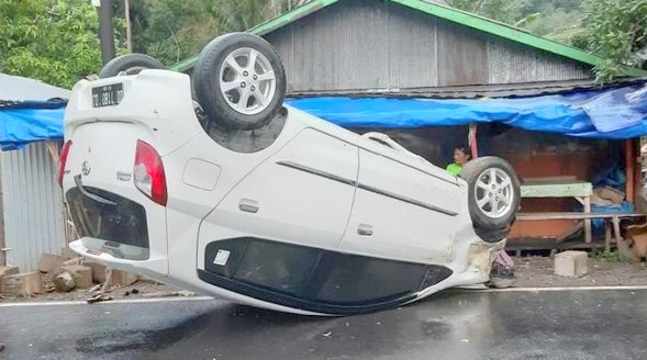 Balik Mudik Satu Sedan di Bone Terbalik 3 Luka