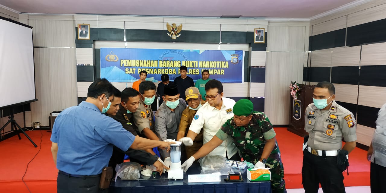 Polres Kampar Musnahkan Barang Bukti Shabu dan Daun Ganja Kering dari Hasil 4 Ungkap Kasus 