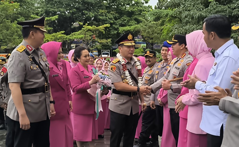 Disambut Irjen M Iqbal, Irjen Herry Herjawan Resmi Jabat Kapolda Riau