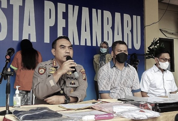 Lakukan Live Bugil, Wanita di Pekanbaru Ditangkap Polisi