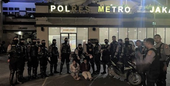 Diduga Panik Karena Bawa Sabu, Pemotor Tabrak Tim Patroli