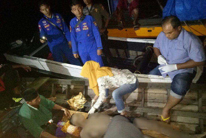 Lindungi Bapak, Warga Kateman Tewas Terjebur ke Laut