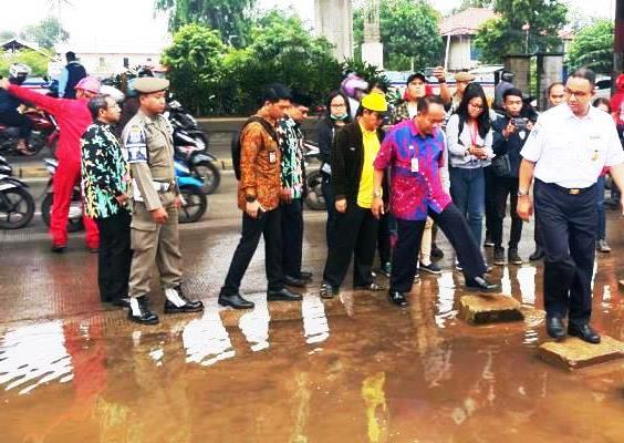 Malam Hari Hujan Petir Diprediksi Hantui Jakarta