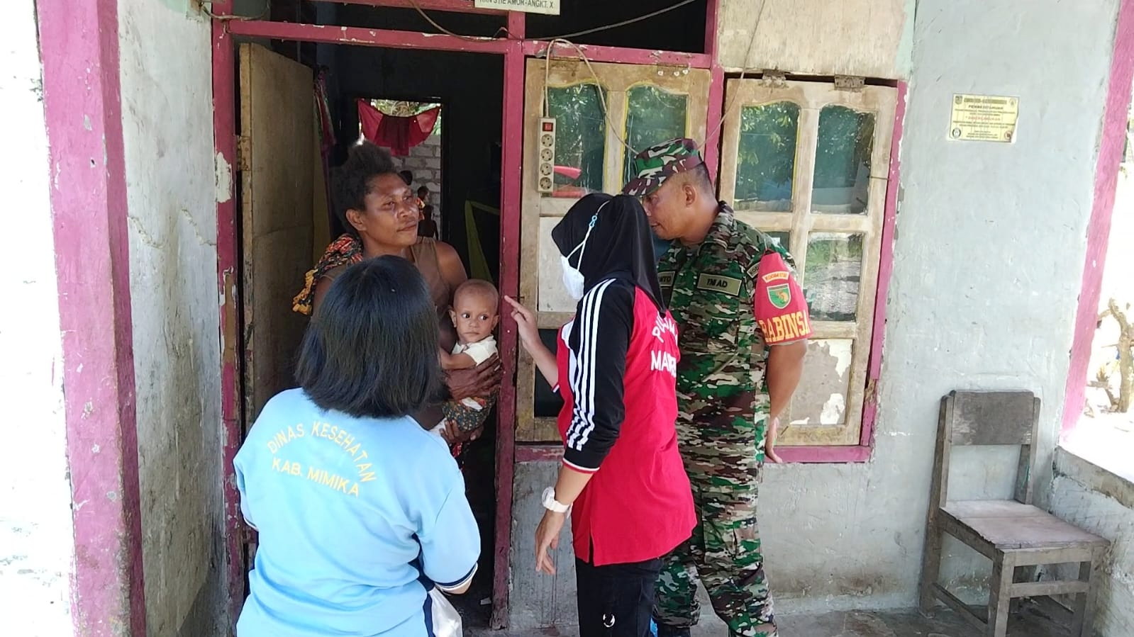 Babinsa Koramil 07/Mapurujaya Kunjungi Anak Asuh Stunting Bersama Nakes