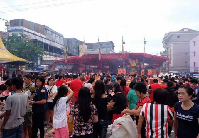 Berita Budaya Riau - Bakar Tongkang, 120 Ribu Turis Banjiri Bagansiapiapi