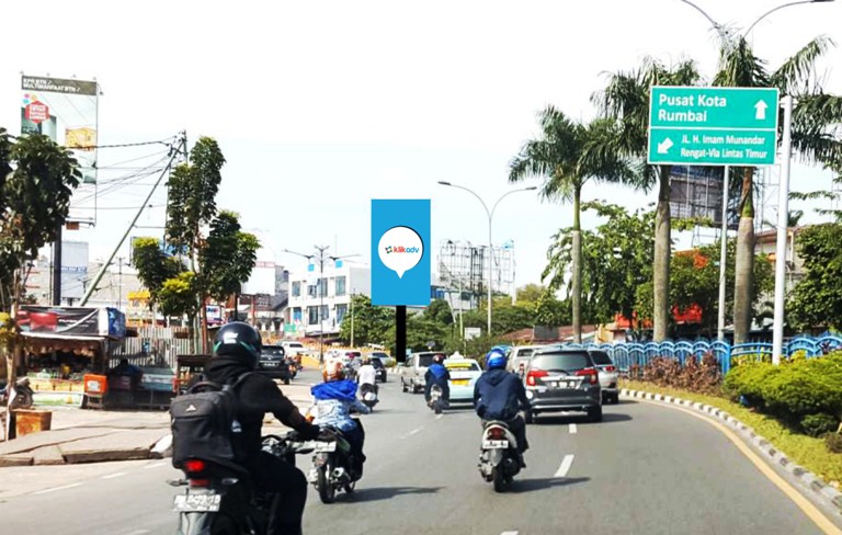 Baleho Raksasa Ilegal Berseleweran di Pekanbaru, UU 28 Tahun 2009 Dikangkangi