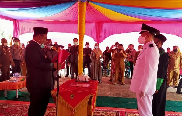 Semoga Menjadi Pemimpin Amanah,  Wakil Bupati Rohil Resmi Lantik Datuk Penghulu Sintong