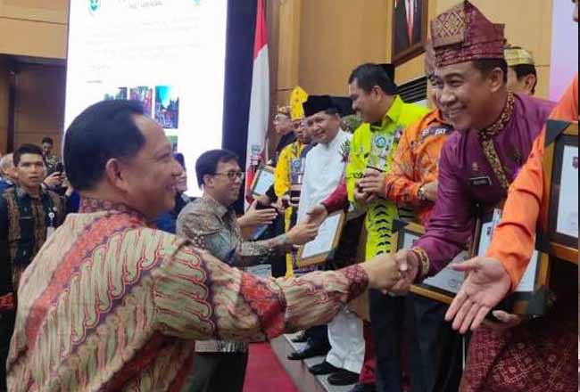 Kota Pekanbaru Raih Penghargaan Kota Sehat di Acara Penganugerahan Swasti Saba