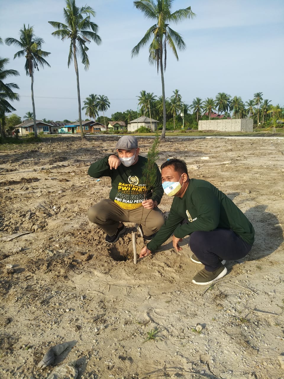 Peringati HUT HPN  Ke - 75 ,  PWI Riau Gelar Aksi Tanam Pohon Cemara  Jadi  Hutan Komunitas 