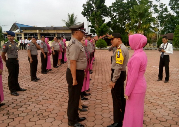 14 Personil Polres Rohil Naik Pangkat