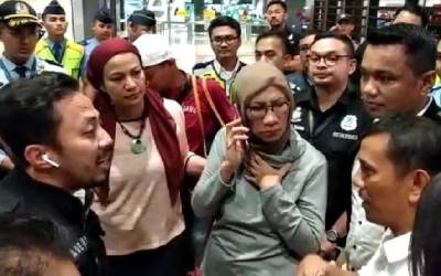 Diduga Ingin Kabur, Ratna Sarumpaet Diamankan di Bandara