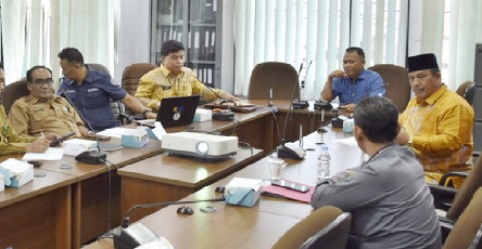 Komisi III Dengarkan Keluhan Disdik Kota Pekanbaru Saat hearing