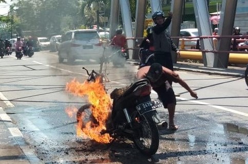 Roda Dua di Pasuruan Hangus, Pengendara Selamat