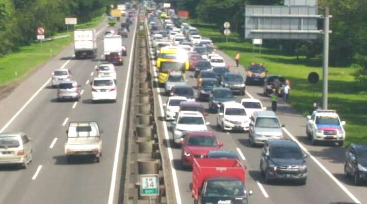 Tol Porong macet Karena Banjir