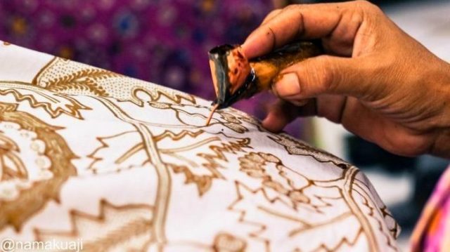 Warganet Ajak Masyarakat Mengenakan Batik Untuk Memperingati Hari Batik Nasional