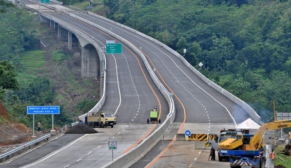 Tol Trans Jawa dan Trans Sumatera Bisa Beroperasi 2018