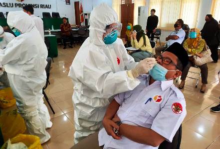 Bawaslu Riau Lakukan Swab Test, Hasil?