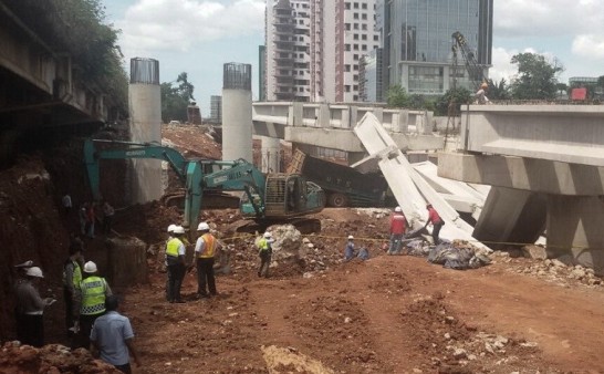 Jembatan Fly Over Proyek Antasari Jakarta Roboh