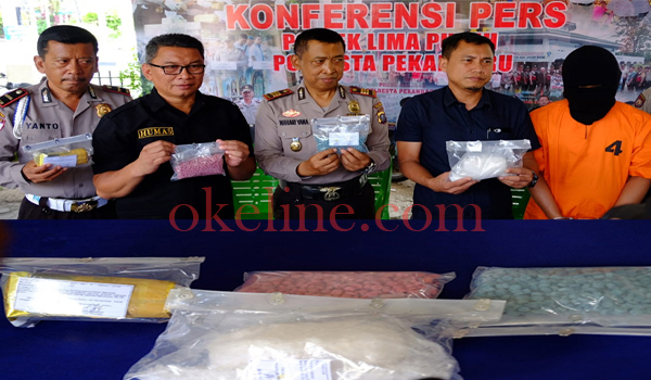 Lagi Nyabu, Kurir 500 Gram Sabu dan Dua Ribu Pil Ekstasi Ini tak Berkutik Didatangi Polisi