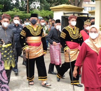 Kapolda Riau Dapat Gelar Adat  "Datuk Bandaro Alam"