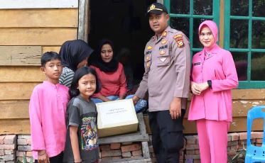 Jajaran Polresta Pekanbaru Sambangi Rumah Warga di Tengah Kebun