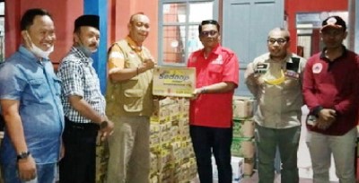 Bupati Inhil dan Gubri, Salurkan Bantuan Bagi Korban Terdampak Gelombang Tinggi