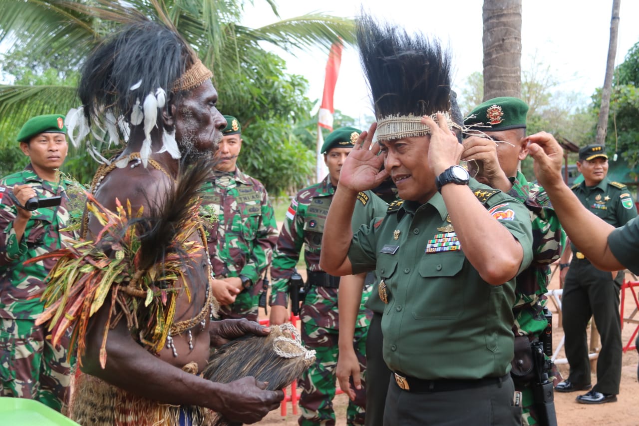 Aster Kasad Kunjungi Satgas Pamtas Yonif MR 411 / Pdw Kostrad di Perbatasan RI-PNG