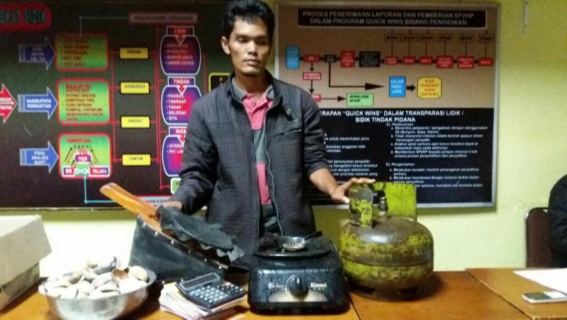 Polisi Tangkap Penadah Emas Hasil PETI