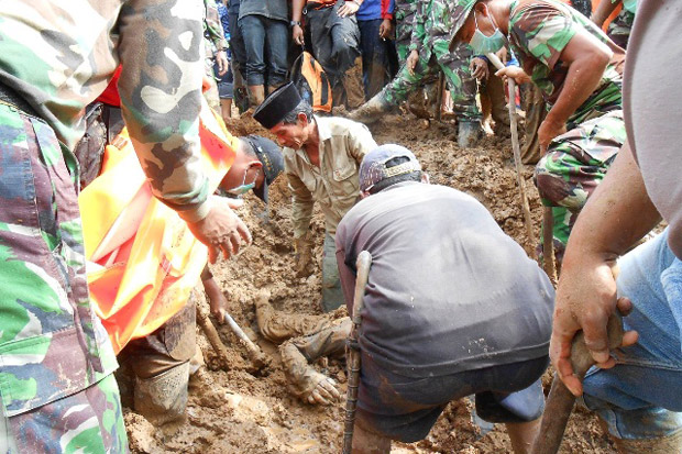 Longsor Ponorogo, 38 Orang Masih Terkubur