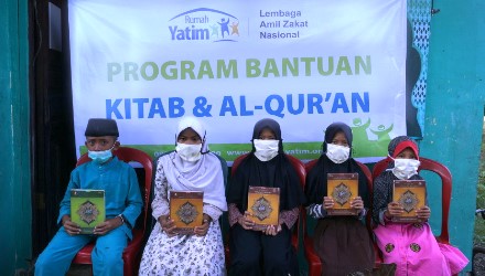 Di Kampar, Rumah Yatim Berikan Bantuan Bahan Bangunan