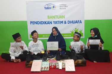 Empat Yatim Bersaudara Dapat Bantuan Pendidikan Rumah Yatim