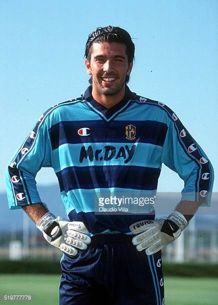 Dikaitkan Dengan Barcelona. Buffon Kabarnya Kian Dekat Dengan Parma