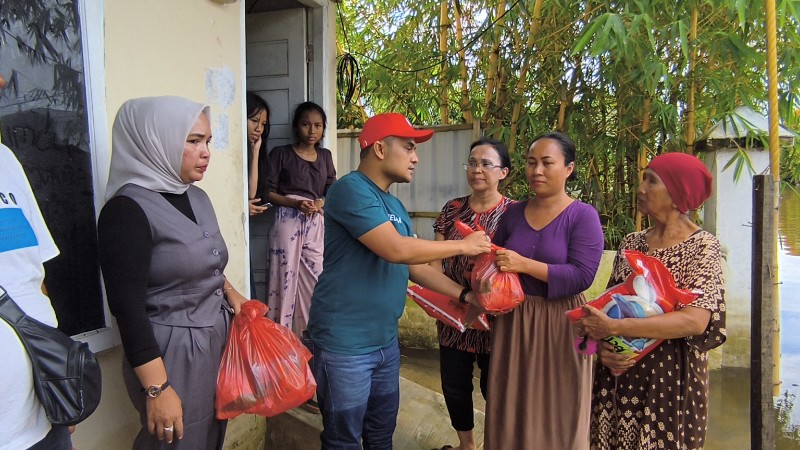 Peduli Korban Banjir, Pemuda Milenial Pekanbaru Salurkan Bantuan ke Warga Sri Meranti Rumbai