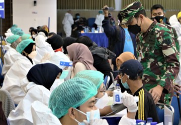 Puluhan Ribu Warga Serbu Seskoau, Vaksinasi Lebihi Target