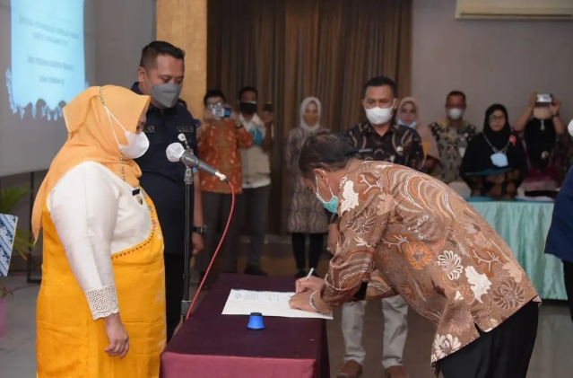 Bupati Kasmarni Mengukuhkan Pengurus FOPPSI Kabupaten Bengkalis Masa Bhakti 2021-2024