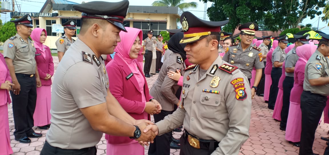 45 Personil Polres Rohil Terima Kenaikan Pangkat Dalam HUT Bhayangkara  Ke -73 