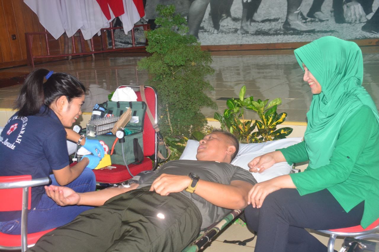 Peringati HUT Persit Ke77, Persit KCK Koorcab Korem 174 Gelar Donor Darah